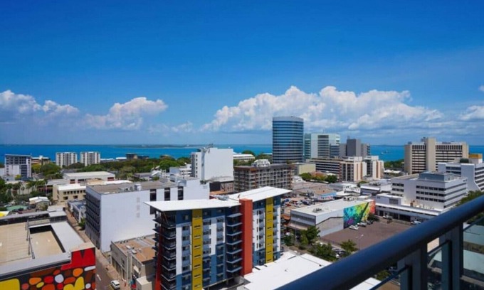 Darwin City Centre Apartment | Pandanas Apt 7 (15th fl with harbour & city views)