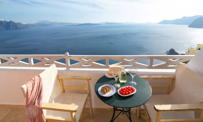 Amoudi Bay Apartment | Pano Meria Venetian Style Studio I