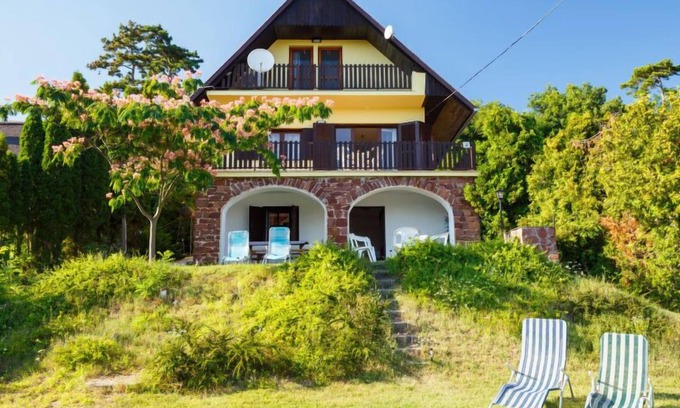 Vonyarcvashegy House | Panorama by Interhome