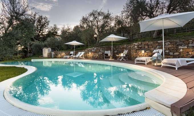Lucca Villa | Panoramic 4 Bedrooms Farmhouse with Private Pool in Lucca close to Town Centre