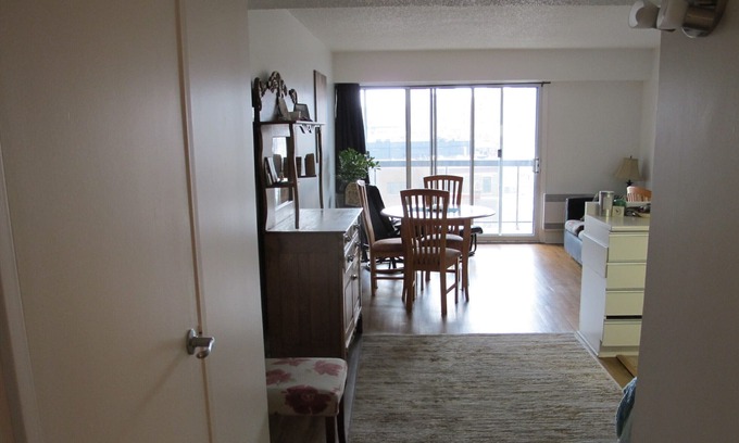 Plateau Mont Royal Apartment | PANORAMIC STUDIO SWIMMING POOL SAUNA