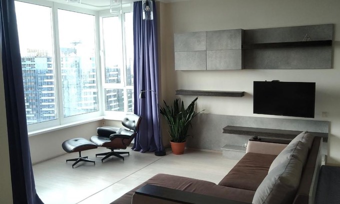 Pechers'kyi District Apartment | Panoramic Downtown Views