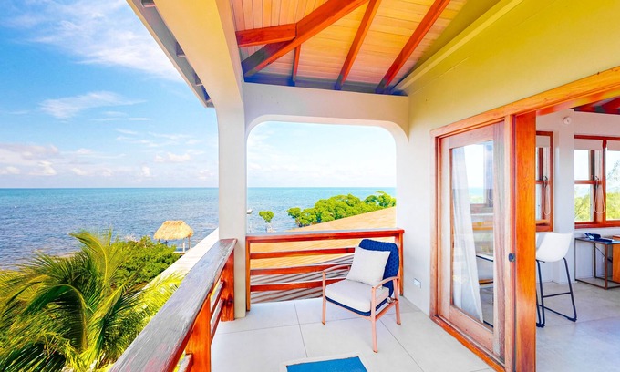 Caye Caulker House | Panoramic loft with beach, pool, canoe, dock, & grill access - scenic balcony