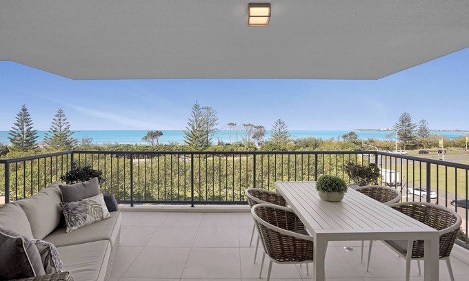 Alexandra Headland Apartment | Panoramic Ocean View 2 bed 2 bath
