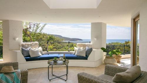 Killcare House | Panoramic Ocean Views and Short Walk To Beach