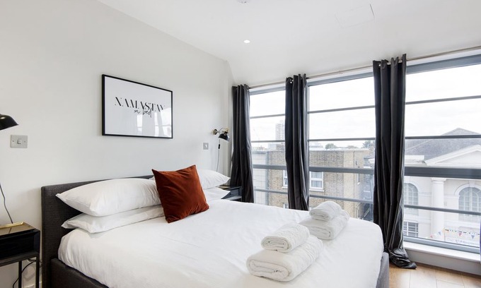 Southwark Apartment | Panoramic Peckham Home by the Overground Station