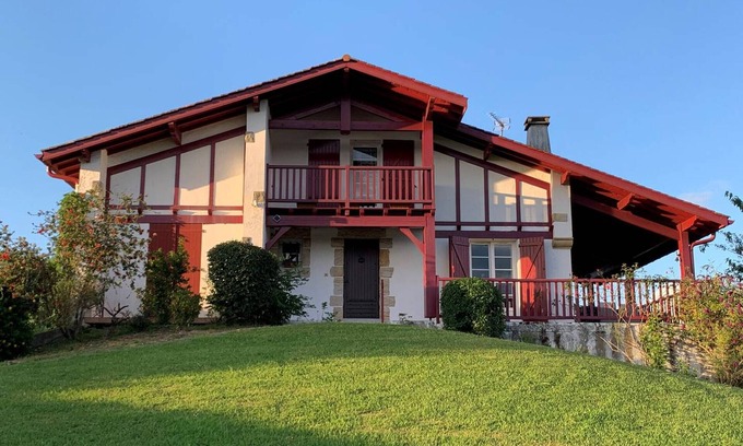Cambo-les-Bains House | Panoramic Pyrenees View Villa: 6 Sleeps, 3 Beds, Pets Allowed, Internet, BBQ, Near Thermes