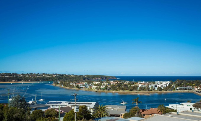 Merimbula House | Panoramic Townhouses By Lisa (Deluxe Front Apartment- Pet Friendly) - 3+night