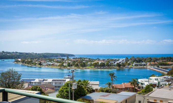 Merimbula Apartment | Panoramic Townhouses (3 Bedroom Pet Friendly Apartment with views) - 5+ nights