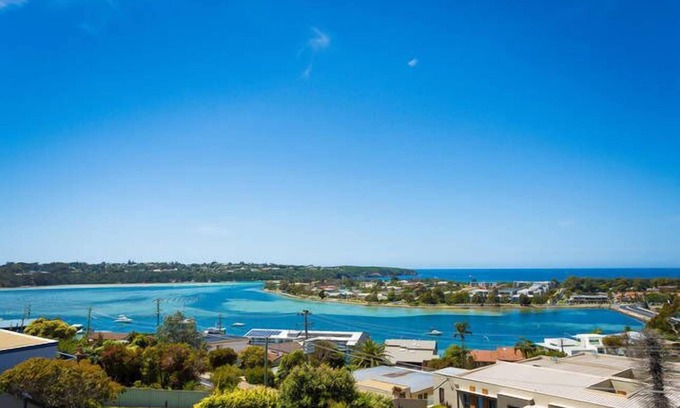 Merimbula Apartment | Panoramic Townhouses By Lisa (Deluxe Front Apartment- Pet Friendly) 1+night