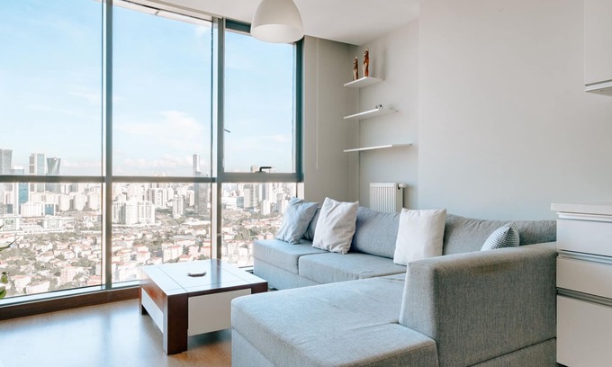 Atasehir Apartment | Panoramic Urban Retreat, 4 Mins to Optimum