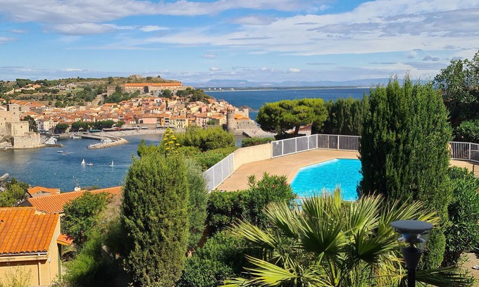 Collioure Apartment | PANORAMIC VIEW OF COLLIOURE SPACIOUS LUXURY T2 WITH SWIMMING POOL AND GARAGE