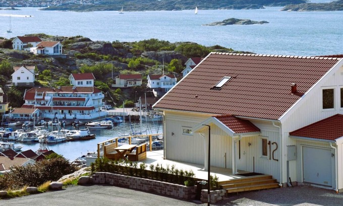 Ellos Ski Chalet | Panoramic view on Ellös top with 500m to sea | SE09125