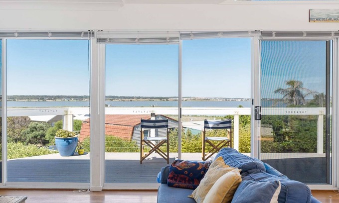 Goolwa South House | Panoramic Views of the River