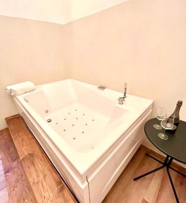 Rione VIII Sant'Eustachio Apartment | Pantheon Luxury Jacuzzi Apartment
