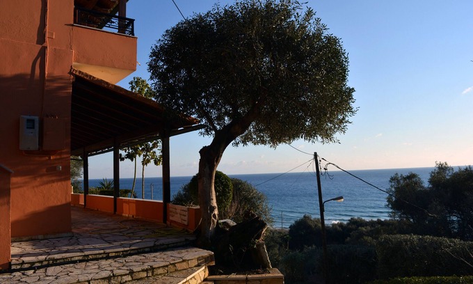 Sinarades Apartment | Papadatos Apts | Down Floor 2 Bedrooms 5mins from the beach