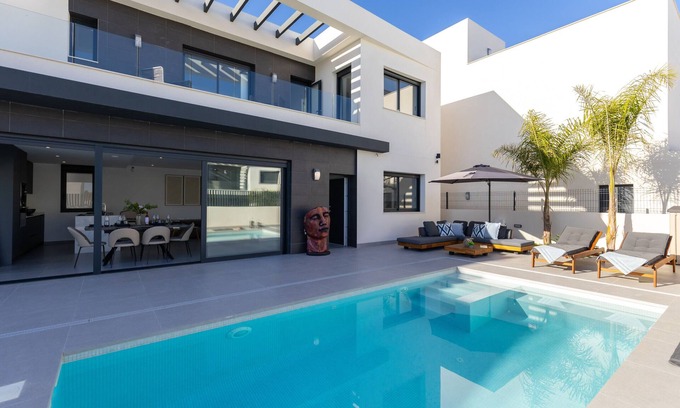 Almoradi Villa | Par Paradise by Fidalsa