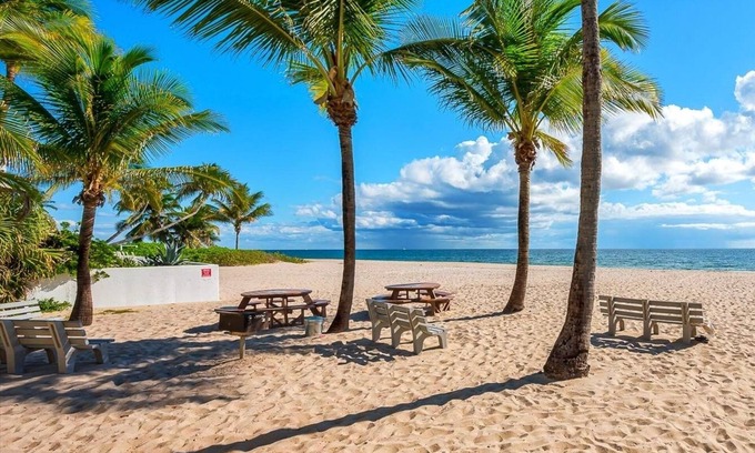 Pompano Beach House | PARADISE BEACH VILLA