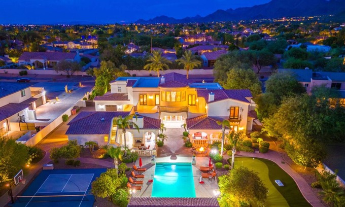 Mary Katherine Estates Ski Chalet | Paradise Castle in AZ+PickleballCourt+Putting Green+Heated Pool & Spa+Has It All
