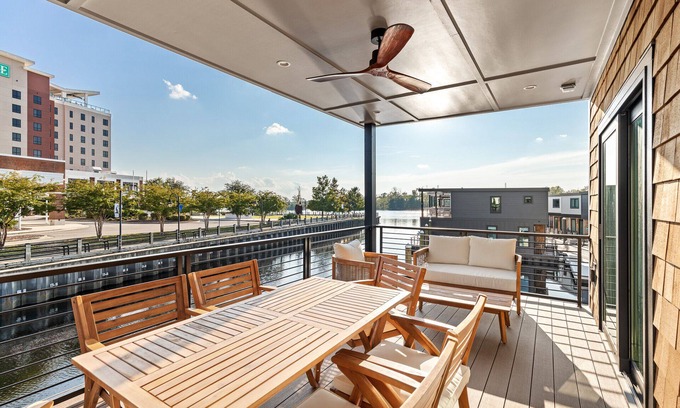 River District Boat Rental | Paradise - Float Next Door to Wilmington Convention Center