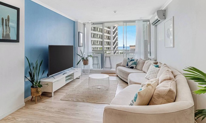 Surfers Paradise Apartment | Paradise Found Where City and Surf Collide