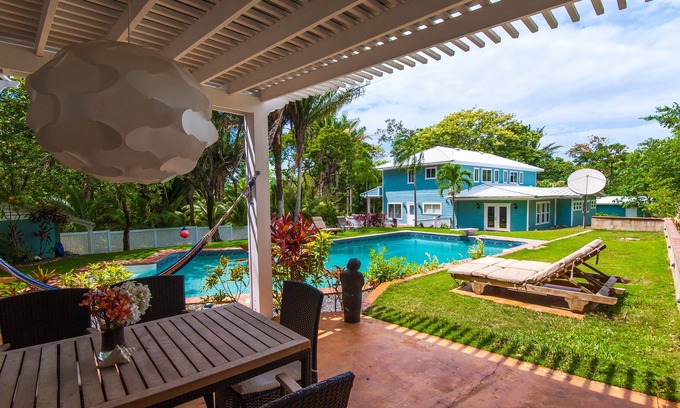Palmetto Bay House | Paradise Found - Sleeps 6