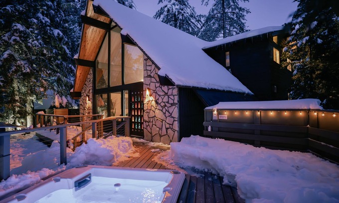 Blue Jay Cabin | Paradise in the Pines! Cozy 5-bedroom cabin w/private hot tub, fire pit & more