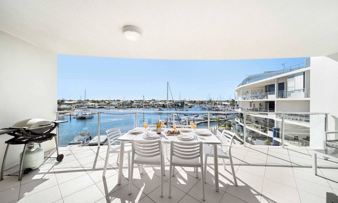 Minyama Apartment | Paradise on the Water - Luxury Minyama Apartment