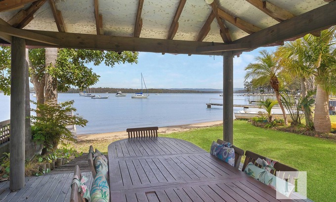 Mannering Park House | Paradise Palms - Sandy Bottom Lakefront w/Jetty!