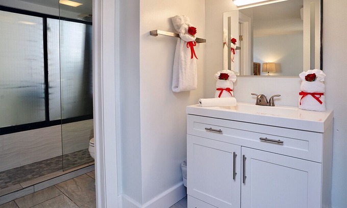 Estate Lovenlund Condo | Paradise Palms Studio w/ Ocean Views & Pool