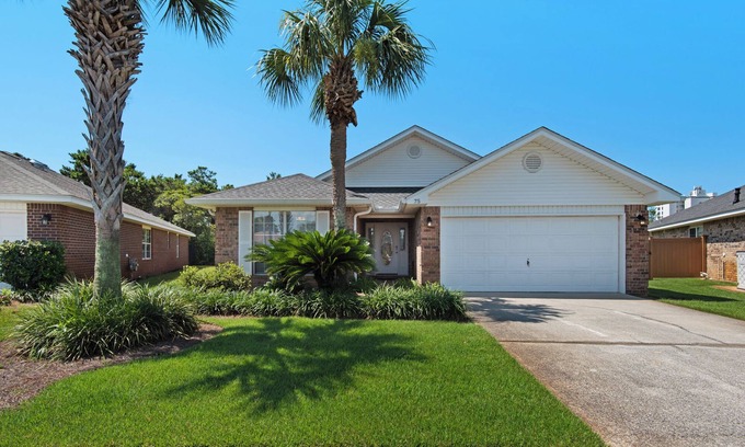 Fort Walton Beach - Destin House | Paradise Reef Private Pool! Walk to the Beach! Sleeps 10! Jacuzzi! Pet Friendly!