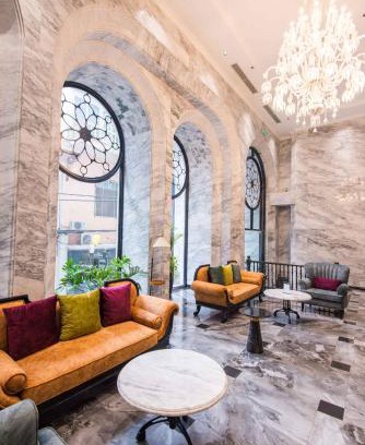 Van Mieu Hotel | Paradise Suites Truc Bach lake