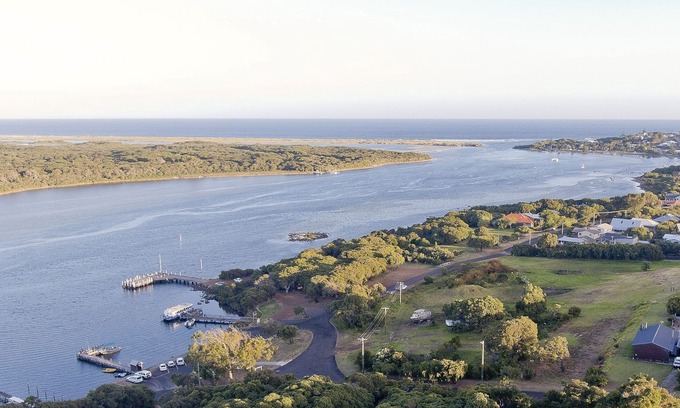 Augusta House | Paradise View - Centre of town with amazing views!