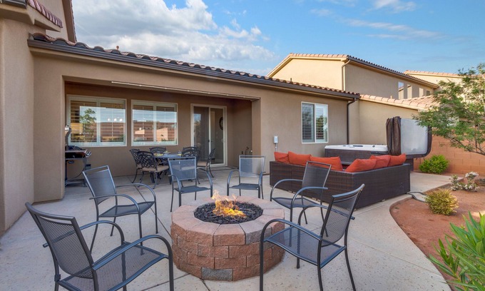 Santa Clara House | Paradise Village Resort 86 | Private Hot Tub, Game System, Community Amenities, and more