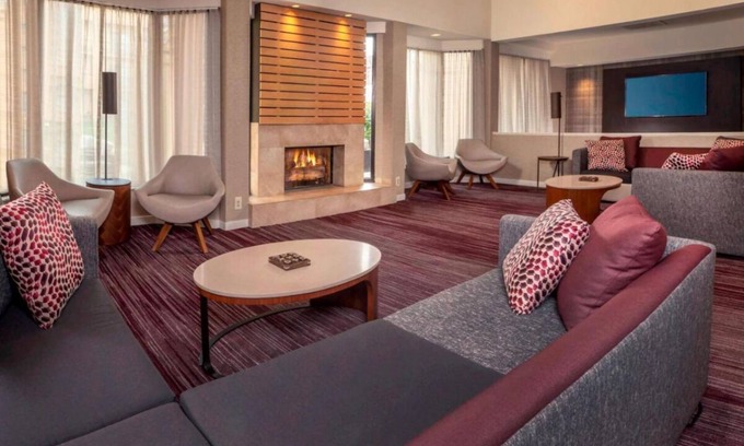 Newark Hotel | Paradocx Vineyard Tour! Pet-friendly Suite! Pool Access, Free Parking Onsite!