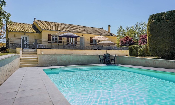 Payrignac House | Parignac, holiday home for 8 persons with enclosed garden and heated pool