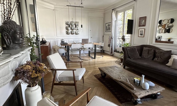 Saint-Vincent-de-Paul Apartment | Parisian apartment near Montmartre