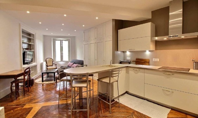 Les Iles Apartment | Parisian Home | 1 room | Ile de la Cité - Ile Saint Louis