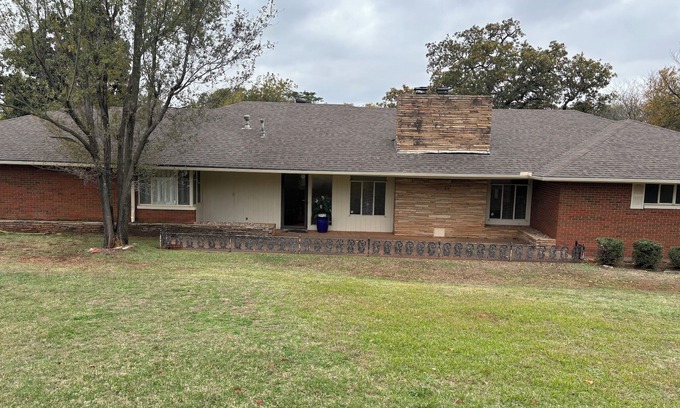 Central Oklahoma City House | Park Manor on two wooded acres close to golf, OKC Zoo, Remington Park, OKANA