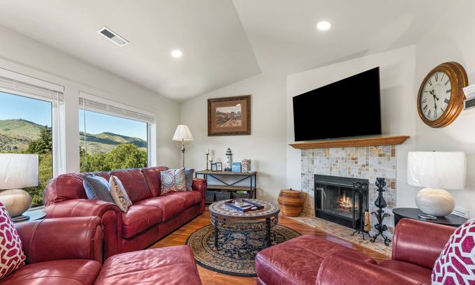 Chelan Condo | Park Pointe A302 - Community Pool/Hot tub!