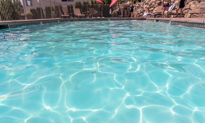 Chelan Condo | Park Pointe B201 - Community Pool/Hot tub