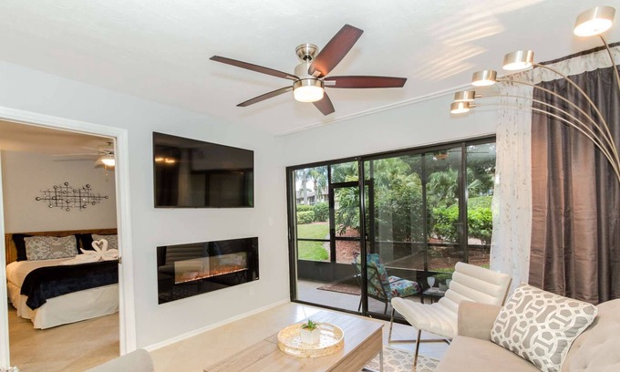 Park Shore Ski Chalet | Park Shore Resort- Fall Special; Renovated 1st.Flr.unit-Master Suite w/Direct Lanai Access