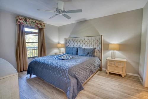 Park Shore House | Park Shore Resort - Pool & Bar Close to Beach