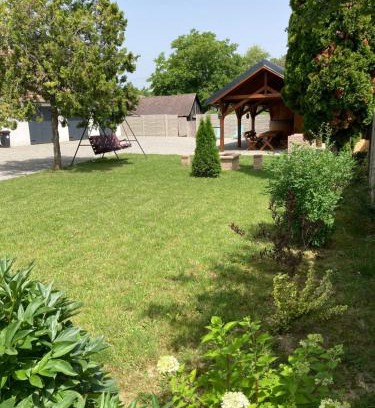 Bakonyszentkiraly Apartment | Park Vendégház