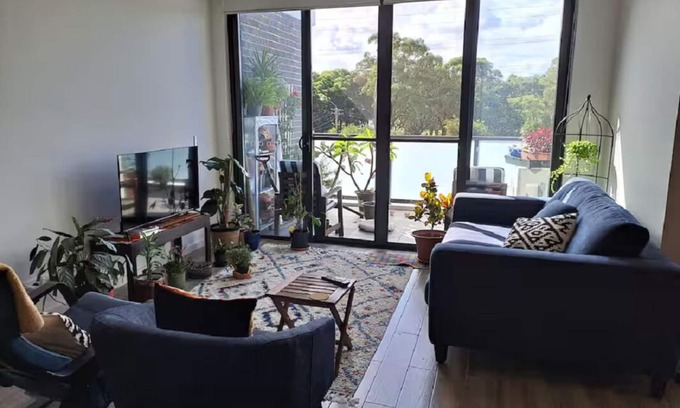 Campsie Apartment | Park views, homely & convenient location
