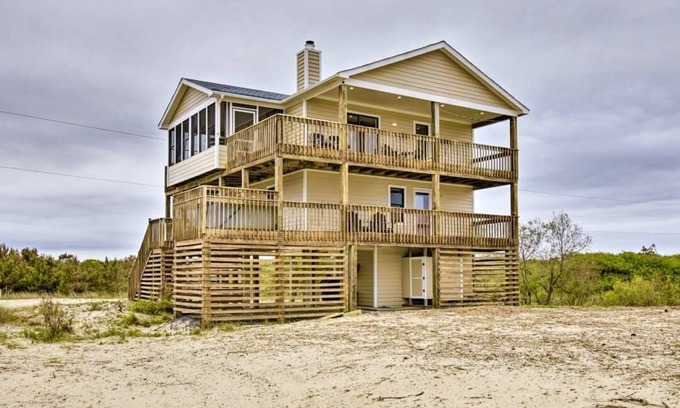 Corolla House | "Parked In The Sand"Corolla 4x4 beach house Ocean views/Wild Horses/Pet friendly