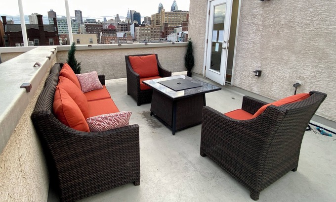 Center City House | Parking Roofdeck Hot Tub in Large Home near Convention Center