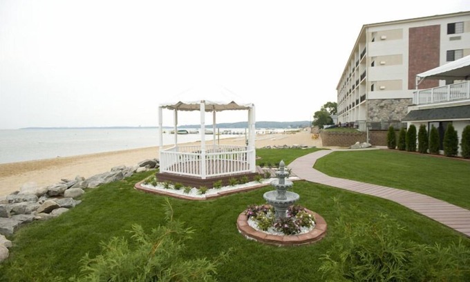 Traverse City Hotel | ParkShore Resort