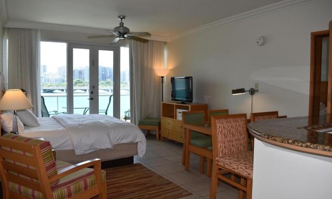 Puerta de Tierra Apartment | Parlor w Ocean view 2 guests + parking (C05)