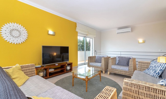Ferragudo Apartment | Parque nº 17 - Comfortable spacious duplex apartment